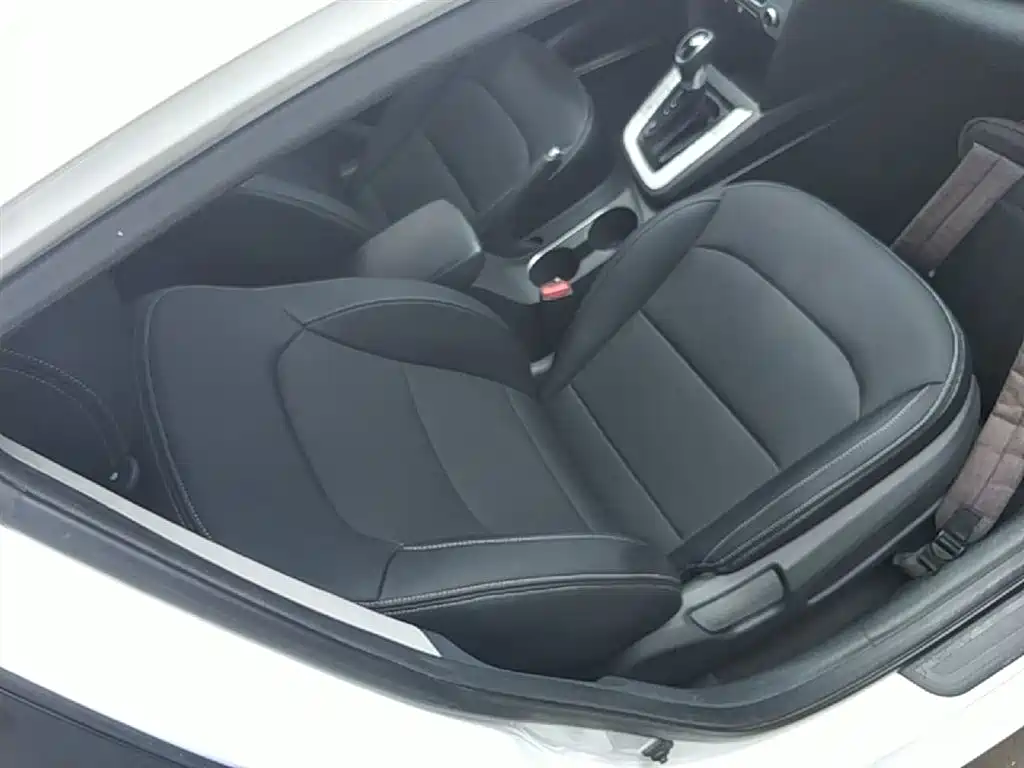 Hyundai Elantra 2019 — фото 25