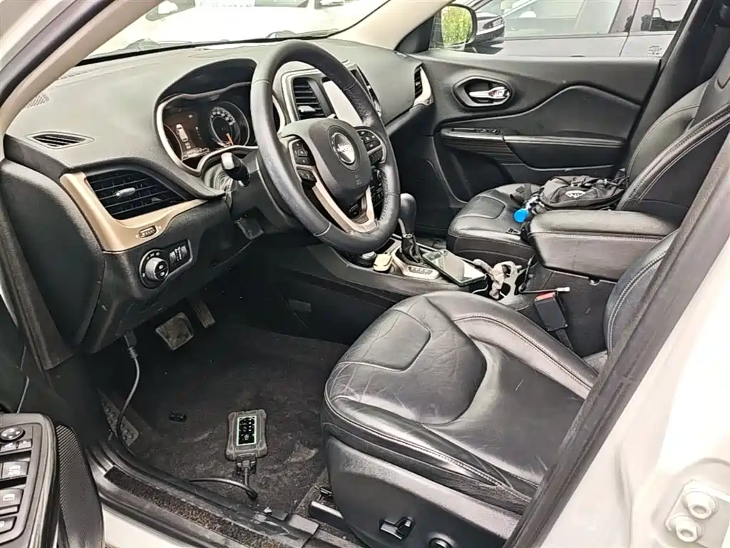 Jeep Cherokee 2018 — фото 15
