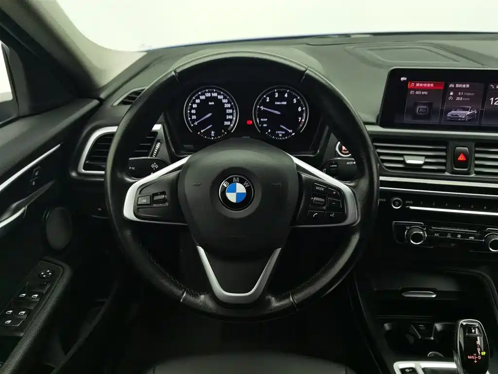 BMW 1 Series 2020 — фото 11