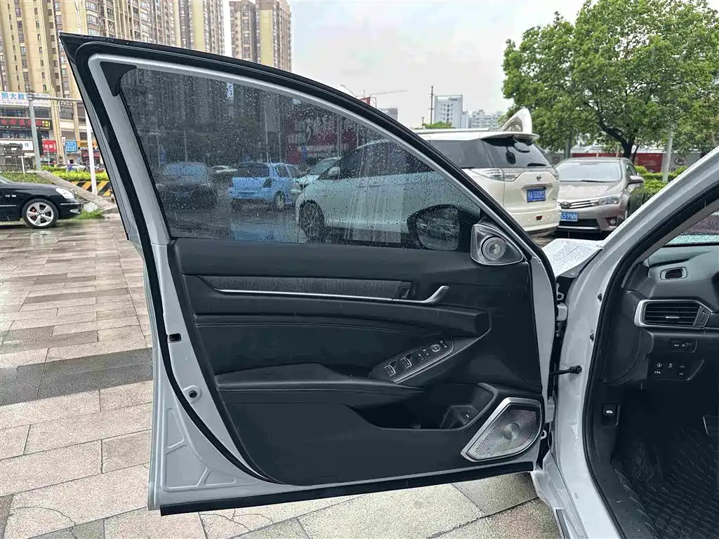 Honda Accord 2022 — фото 18