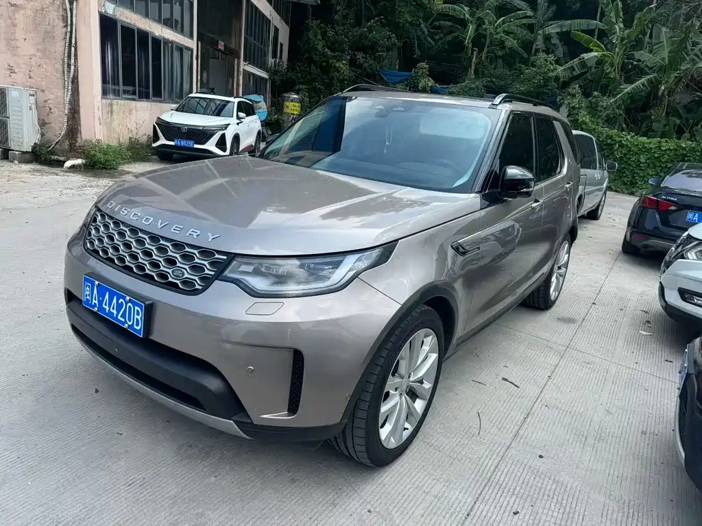 Land Rover Discovery 2024 — фото 1