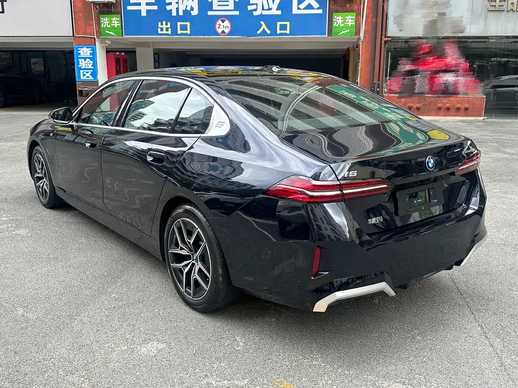 BMW i5 2025 — фото 8