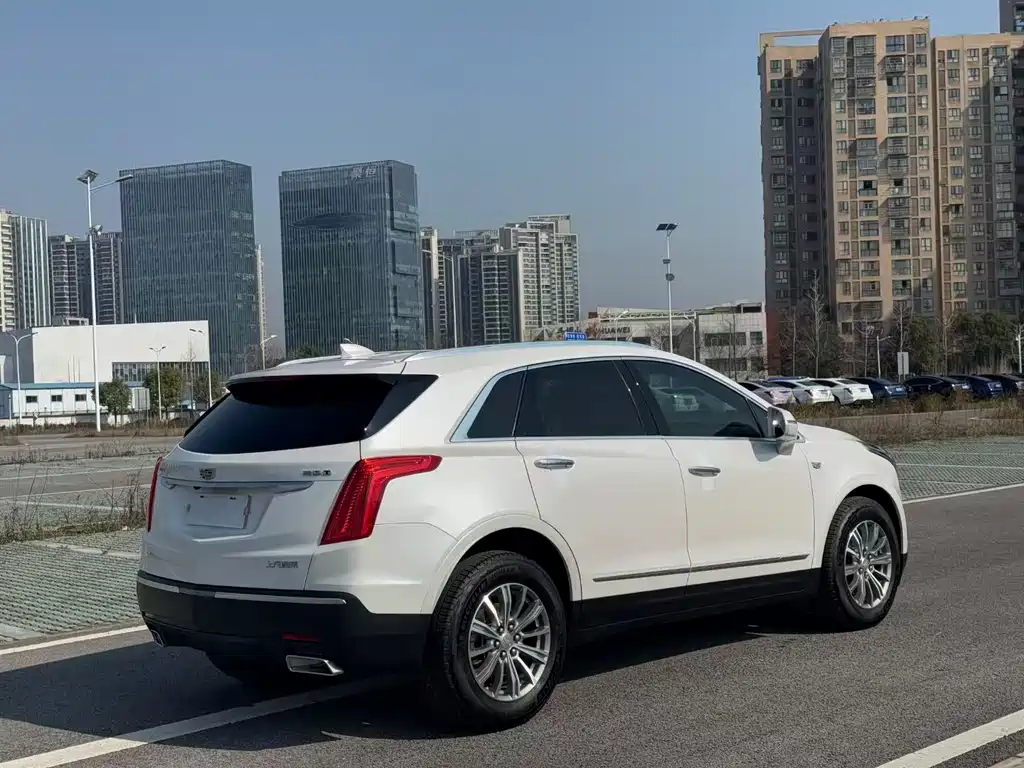 Cadillac XT5 2017 — фото 9