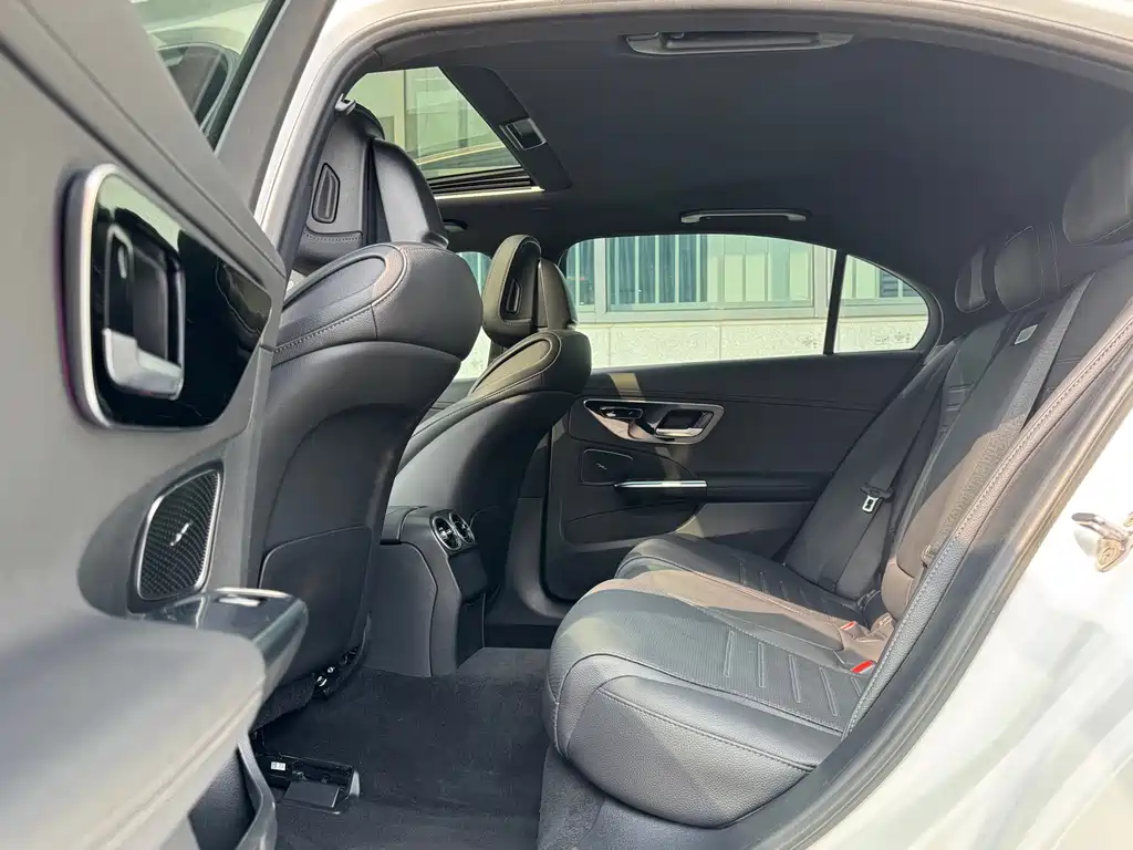 Mercedes-Benz C-Class 2023 — фото 16
