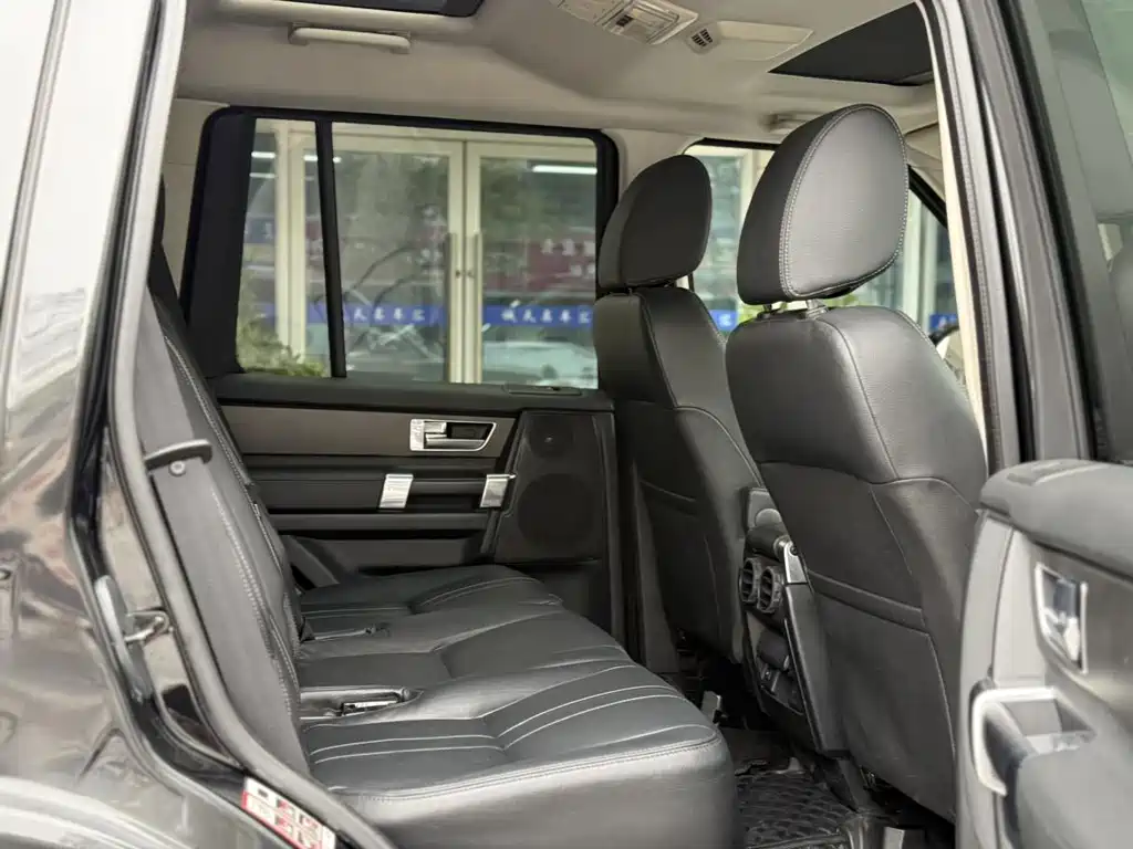 Land Rover Discovery 2016 — фото 10