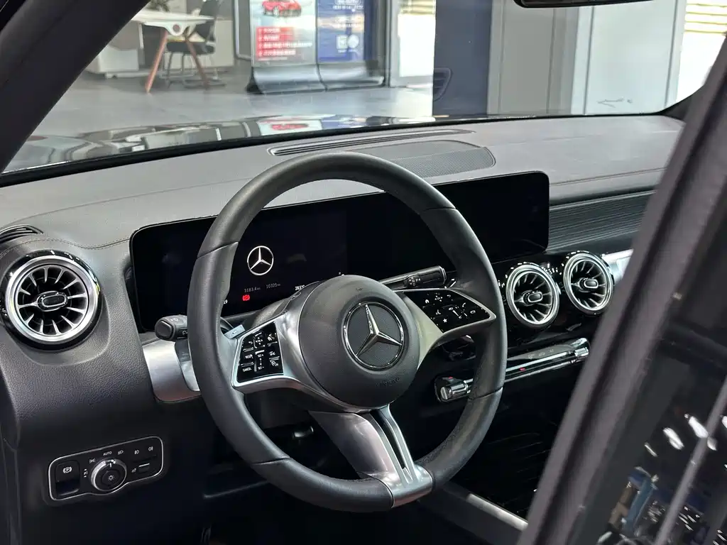 Mercedes-Benz GLB 2024 — фото 6