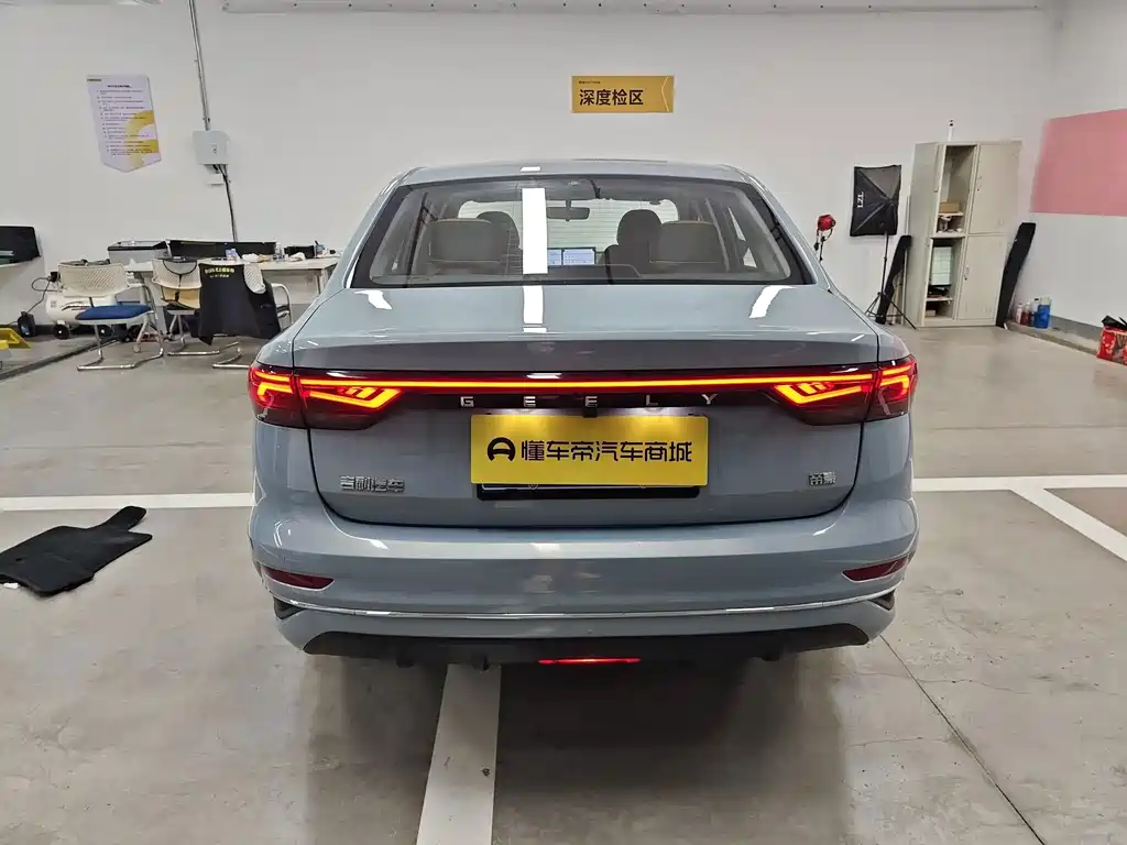 Geely Emgrand 2024
