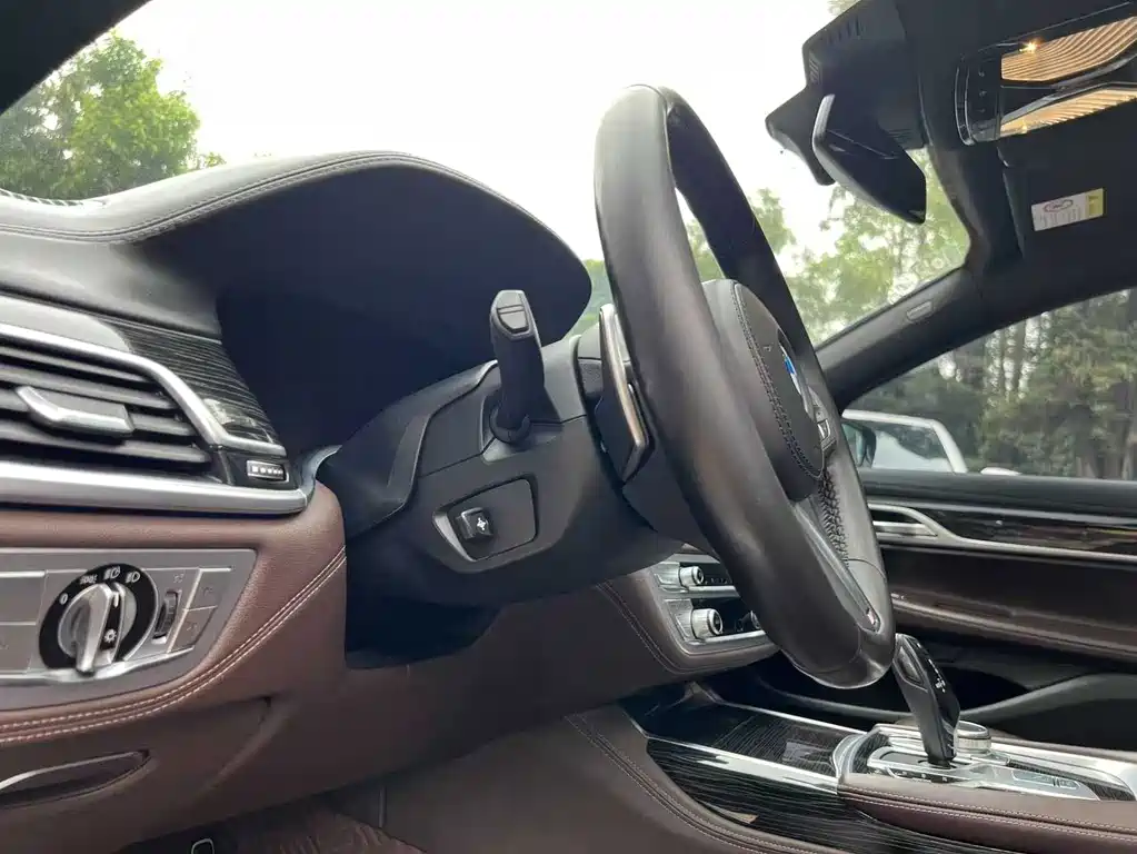 BMW 7 Series 2021 — фото 16