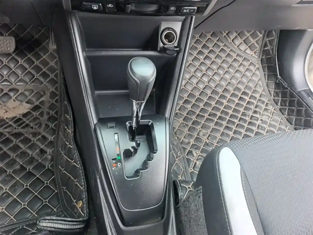 Toyota Yaris L 2021 — фото 14