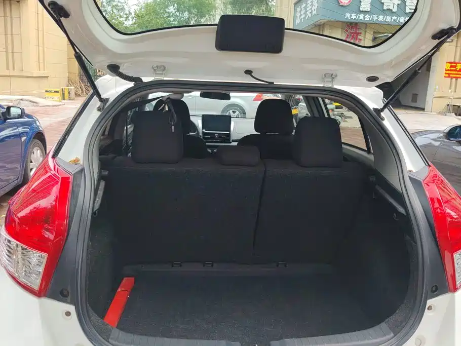 Toyota Yaris L 2016 — фото 4
