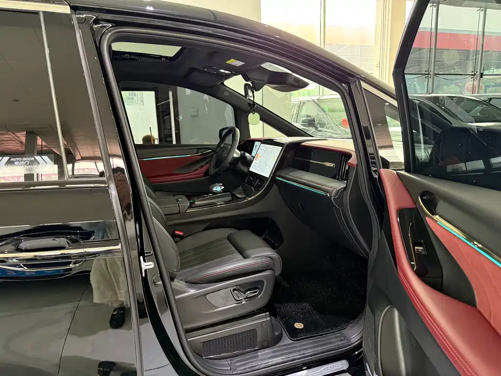 GAC Motor Trumpchi M8 2025 — фото 10
