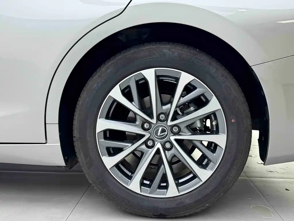 Lexus ES 2022 — фото 18