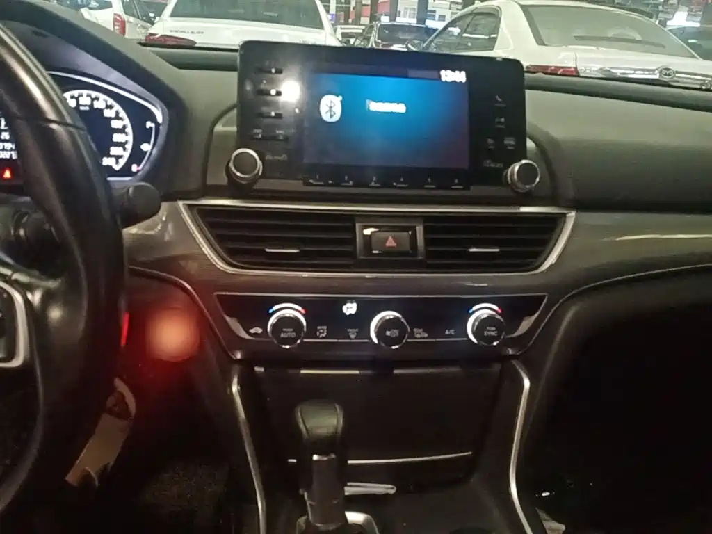 Honda Accord 2020 — фото 10
