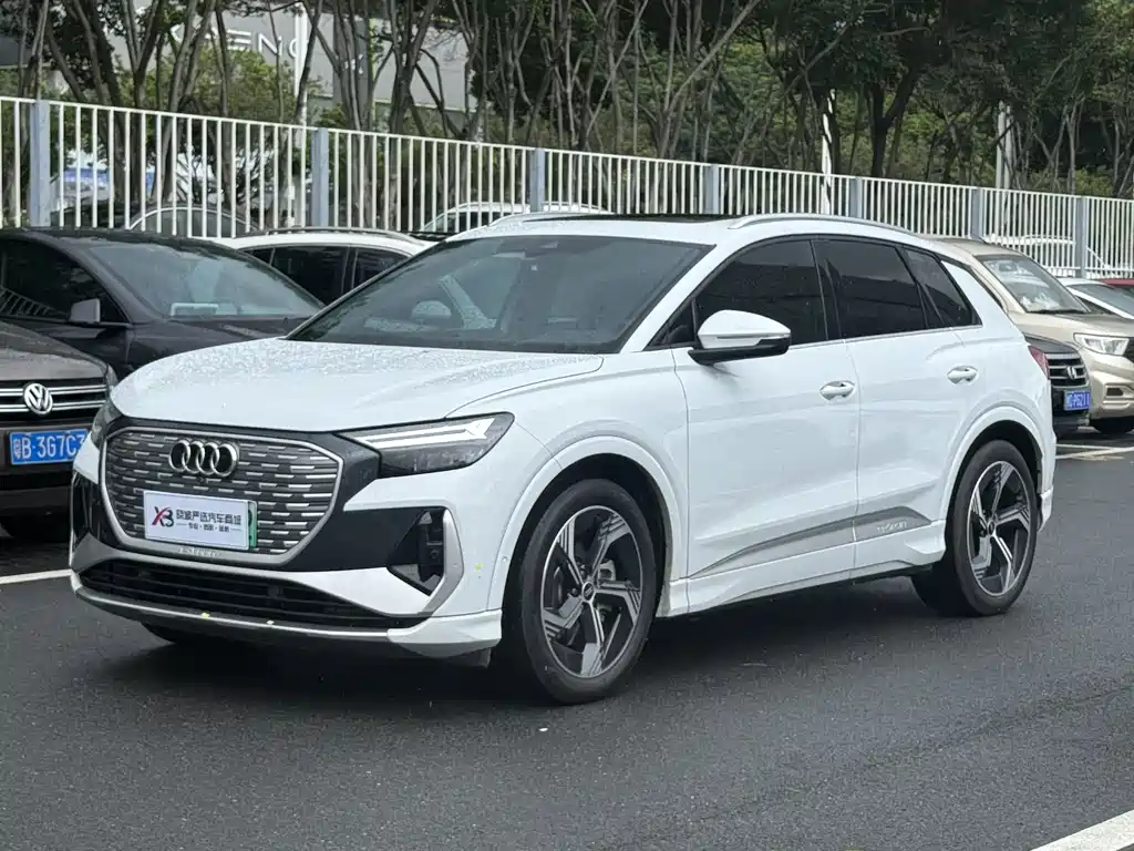Audi Q4 e-tron 2023 — фото 12