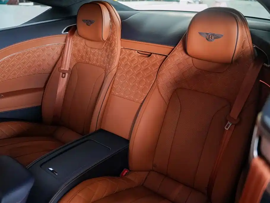 Bentley Continental 2022 — фото 16