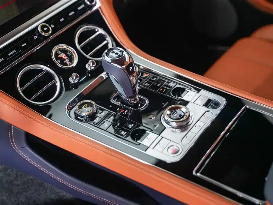 Bentley Continental 2022 — фото 10