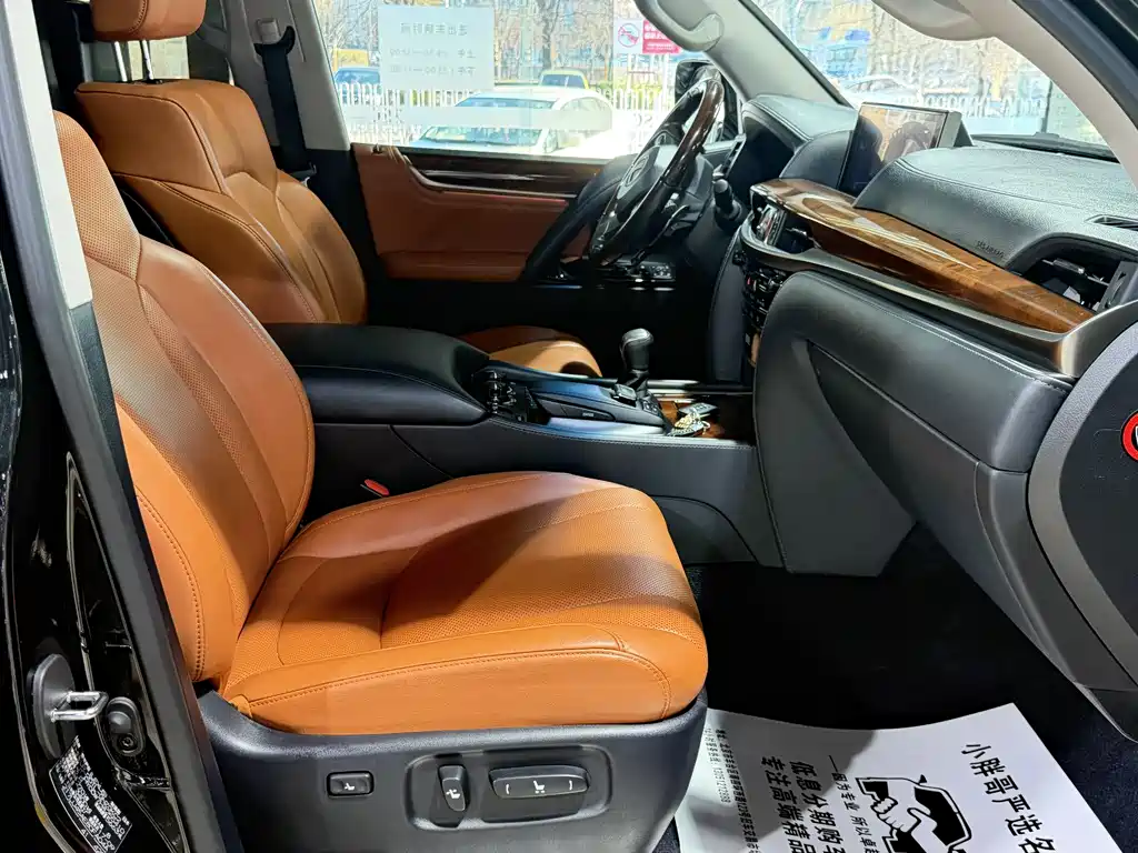 Lexus LX 2017 — фото 12