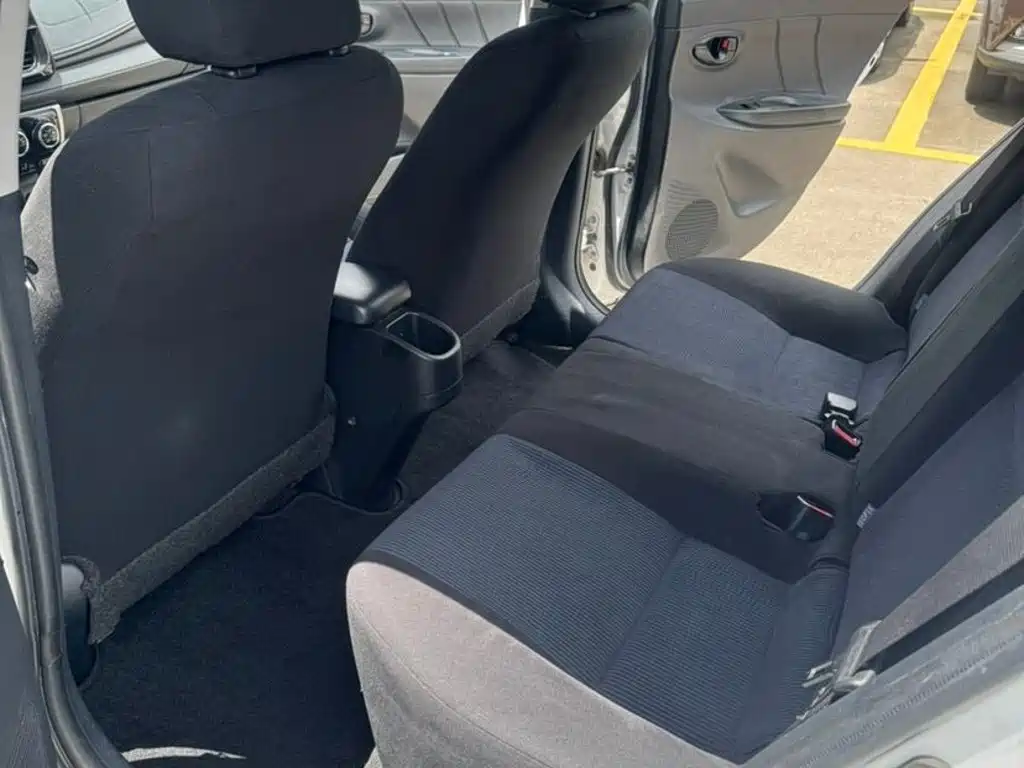 Toyota Yaris L 2017 — фото 9