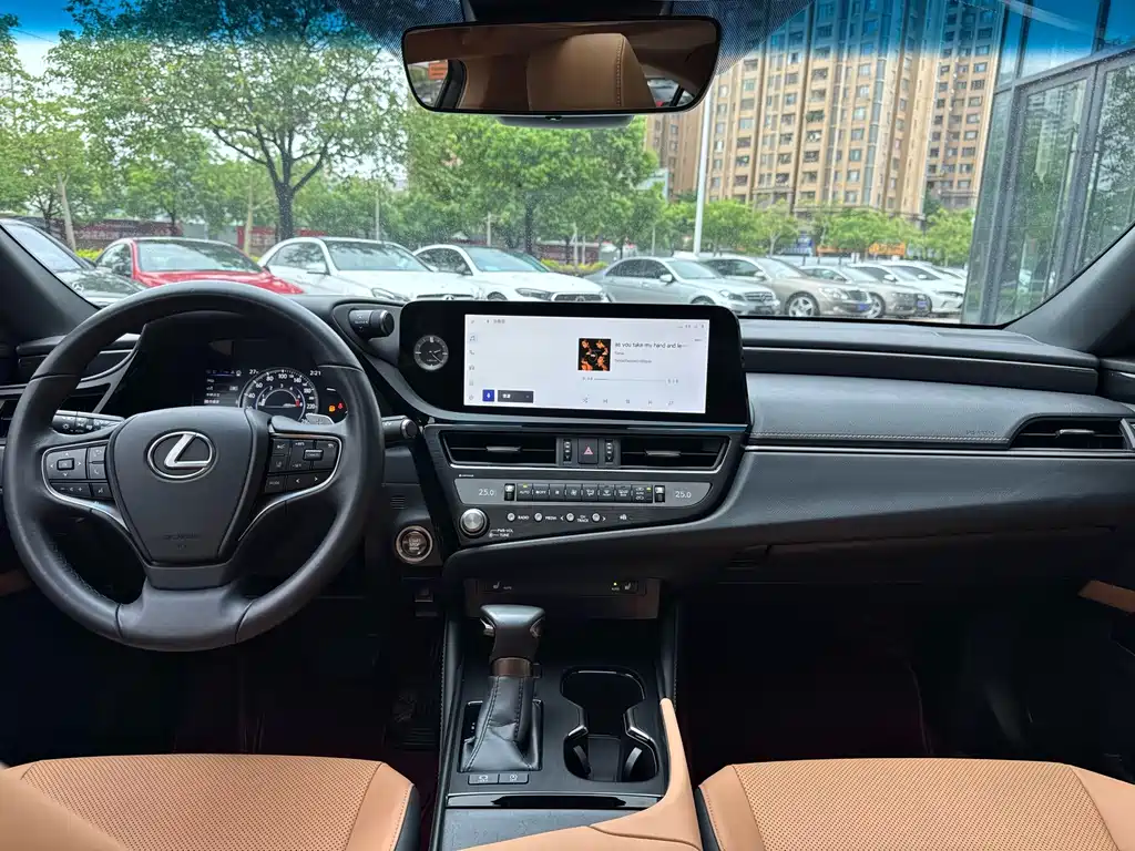 Lexus ES 2023 — фото 11