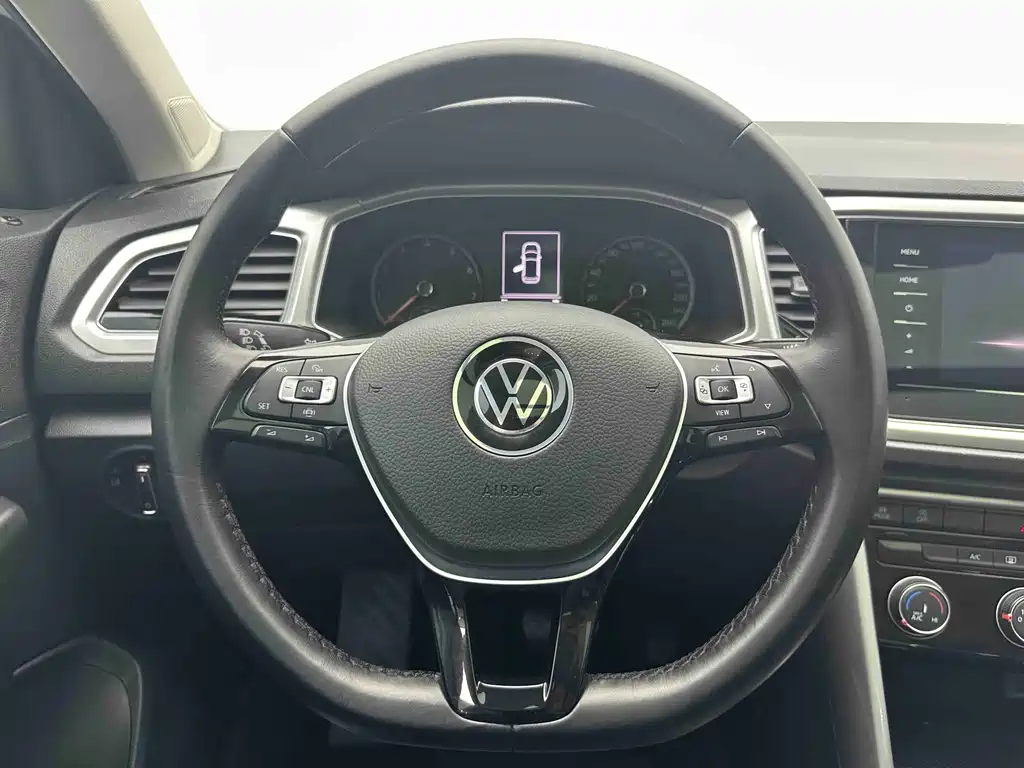 Volkswagen T-Roc 2023 — фото 16