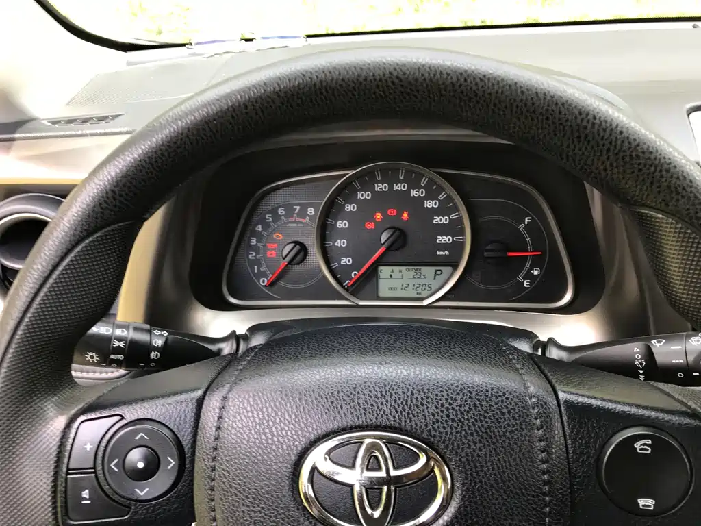 Toyota RAV4 2015 — фото 11