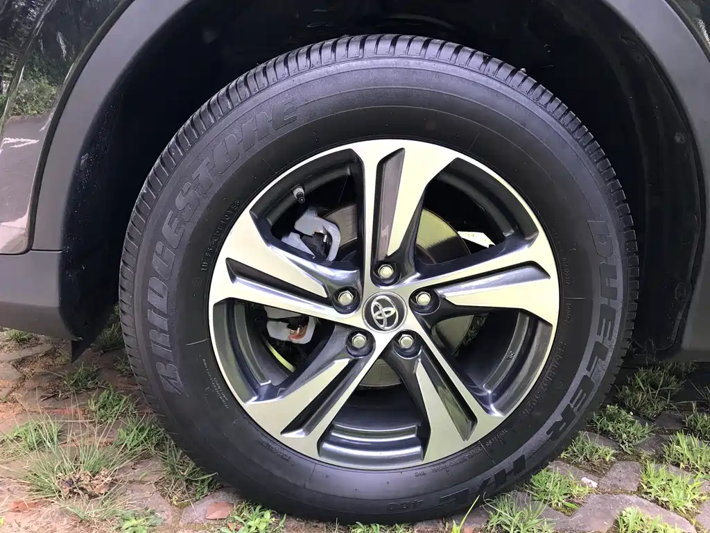 Toyota RAV4 2015 — фото 24