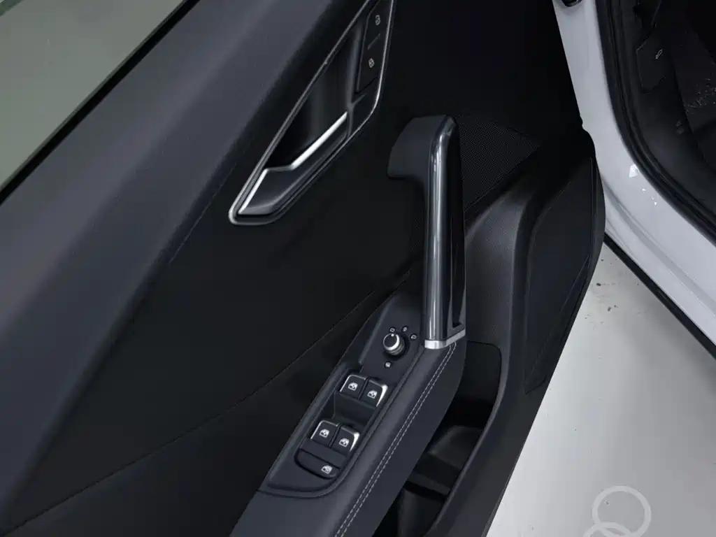 Audi Q2L 2022 — фото 13