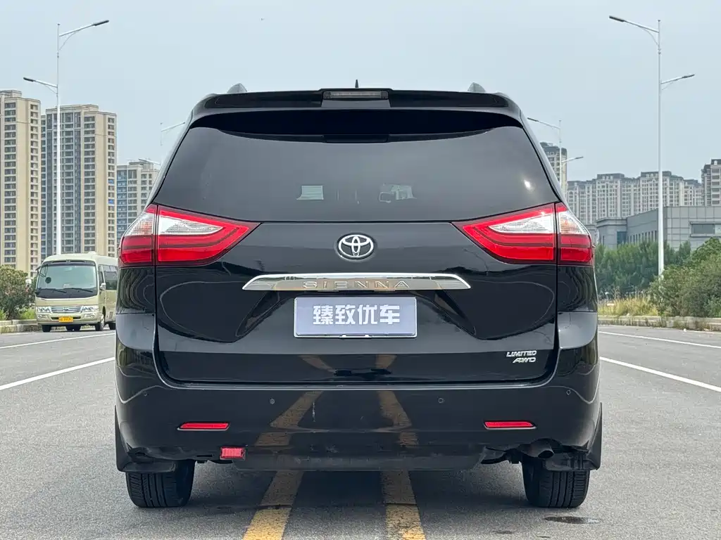 Toyota Sienna 2019 — фото 9