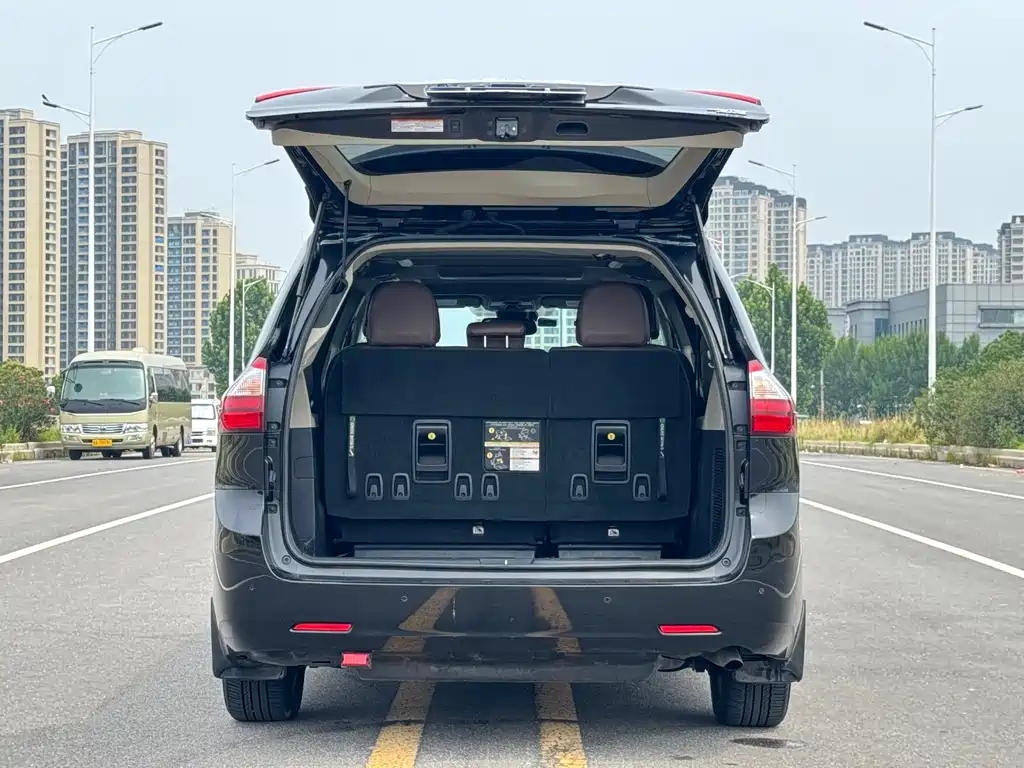 Toyota Sienna 2019 — фото 11