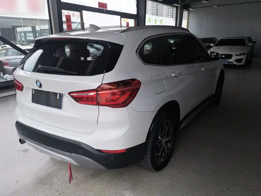 BMW X1 2017 — фото 9