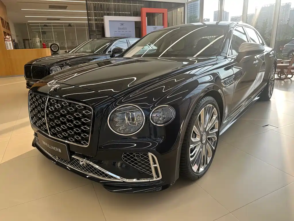 Bentley Flying Spur — фото 1