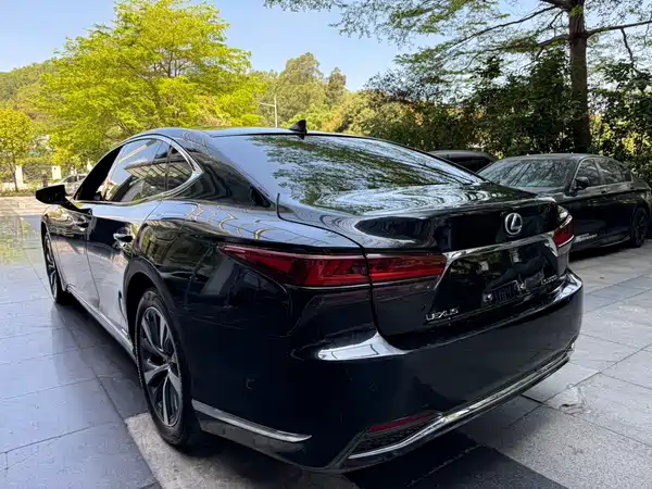 Lexus LS 2021