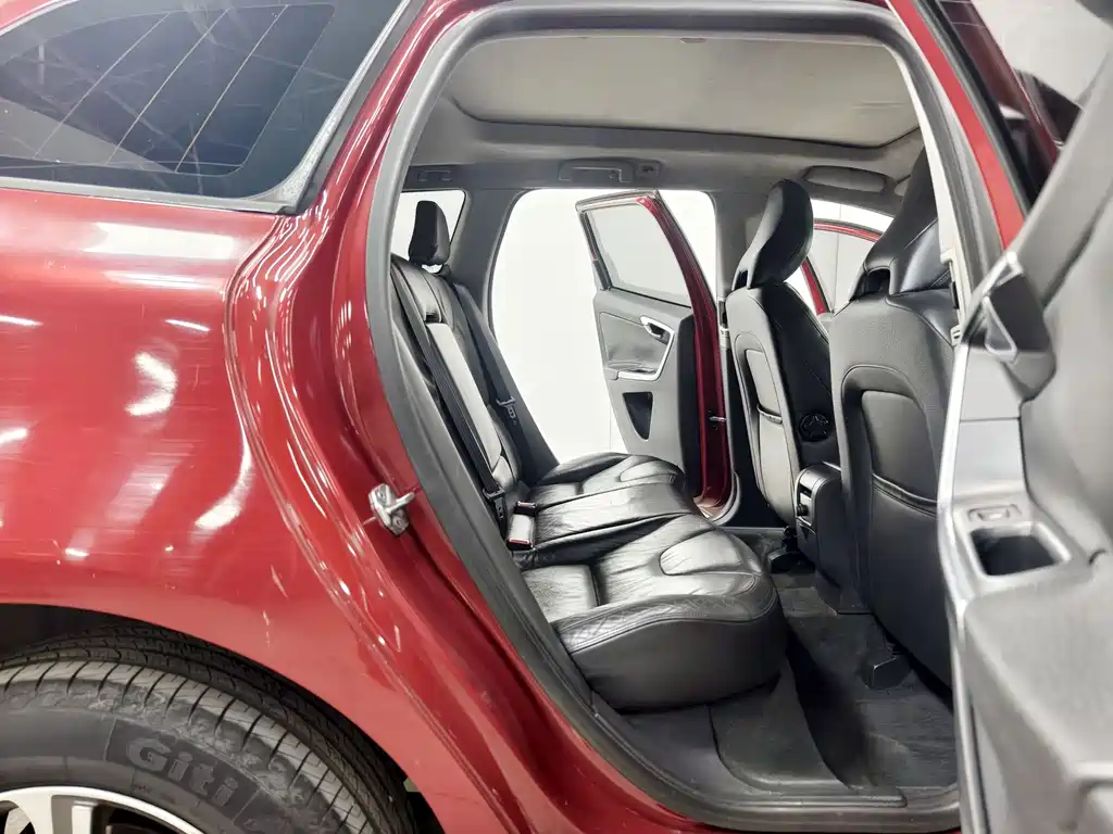 Volvo XC60 2013 — фото 15