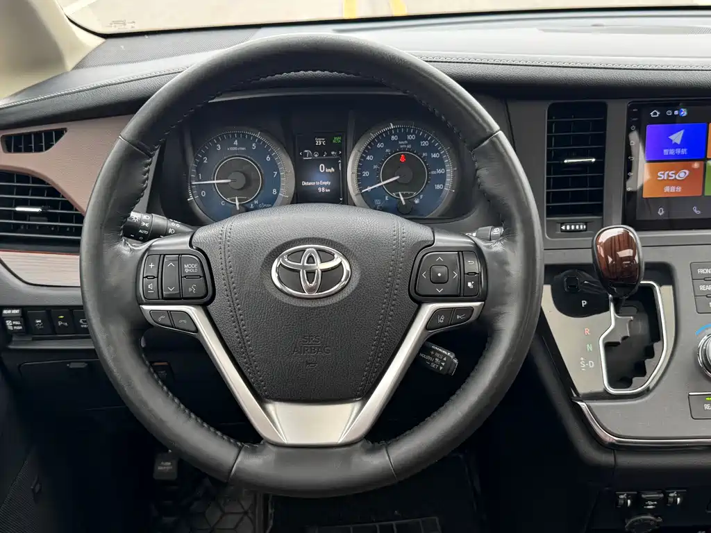 Toyota Sienna 2019 — фото 27