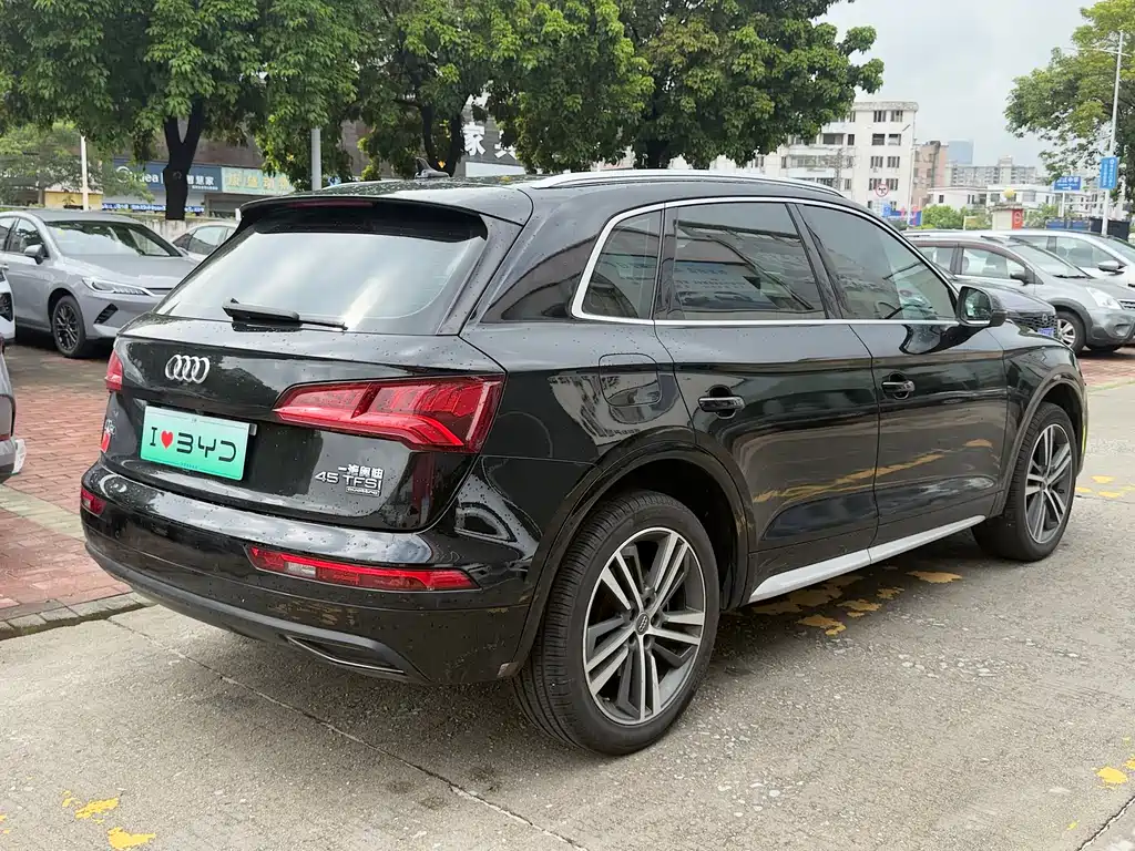 Audi Q5L 2019 — фото 11