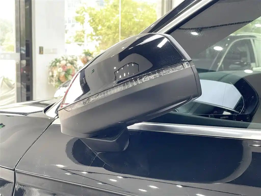 Audi Q5L 2022 — фото 10