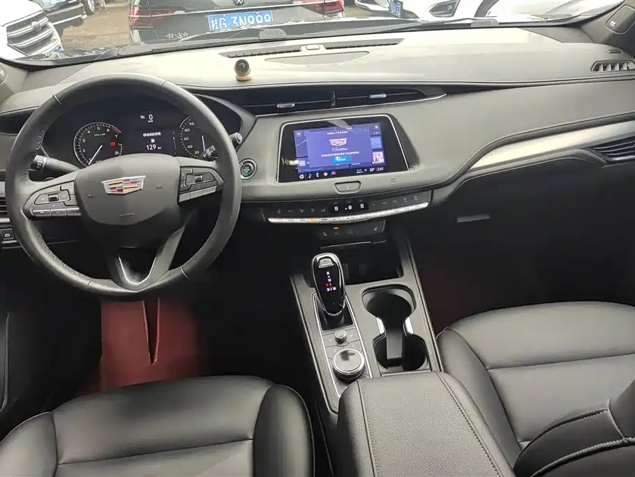 Cadillac XT4 2021 — фото 12
