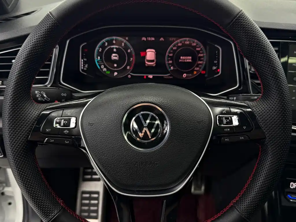Volkswagen T-Roc 2021 — фото 12