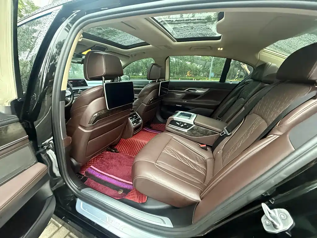 BMW 7 Series 2017 — фото 11