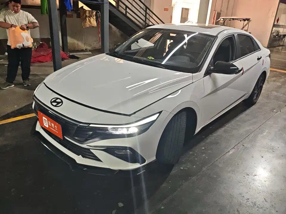Hyundai Elantra 2024