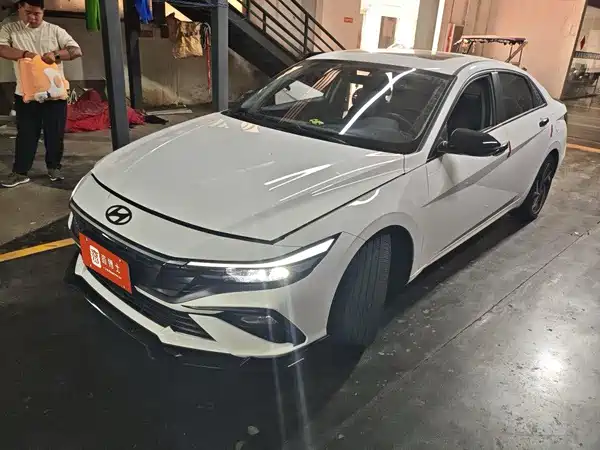 Hyundai Elantra 2024