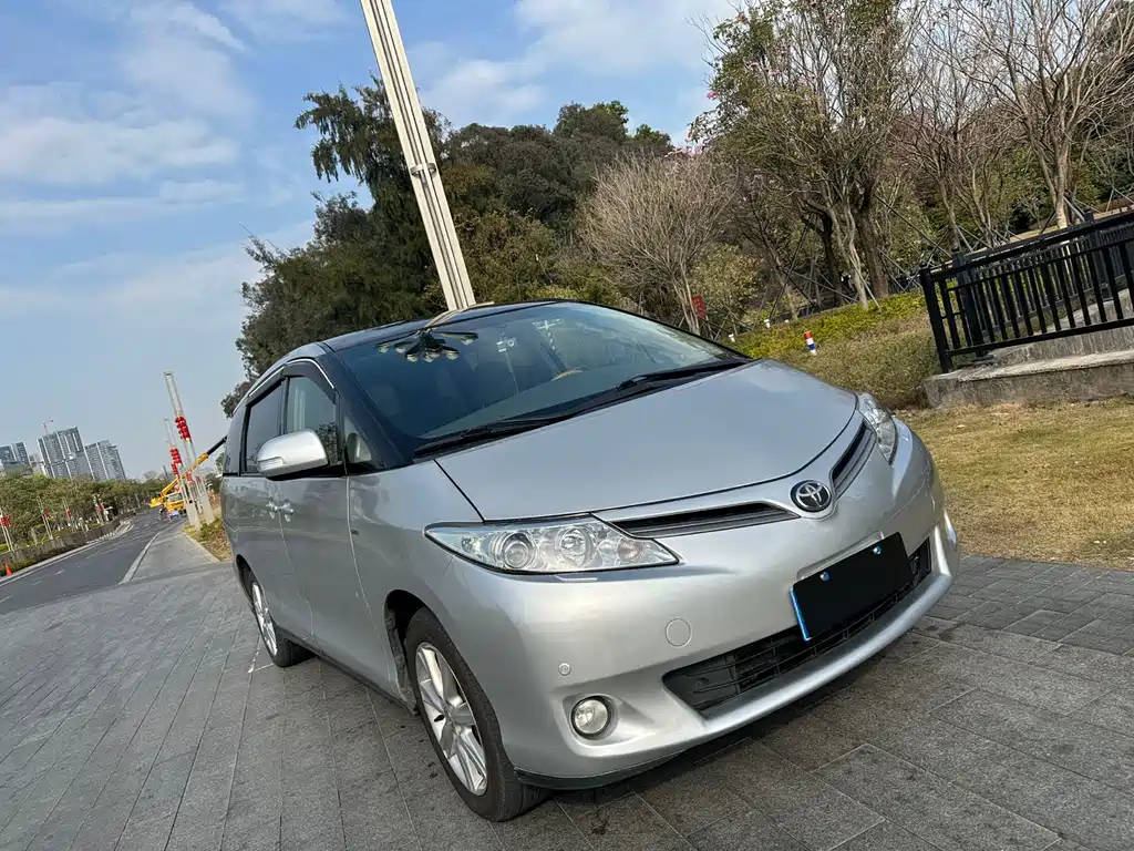 Toyota Previa 2010 — фото 23