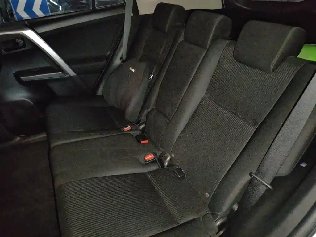 Toyota RAV4 2019 — фото 15
