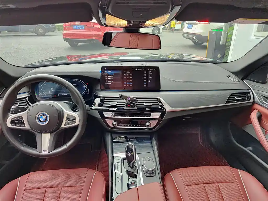 BMW 5 Series New Energy 2021 — фото 10