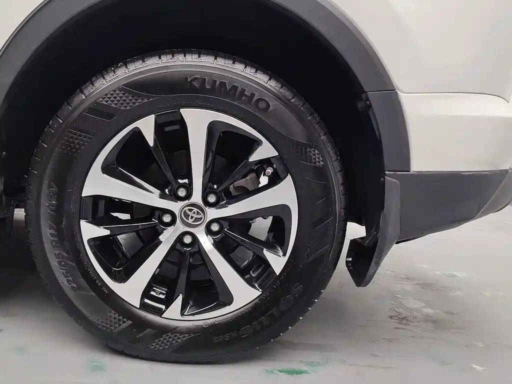Toyota RAV4 2019 — фото 14