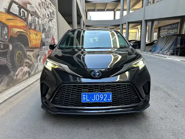 Toyota Granvia 2023