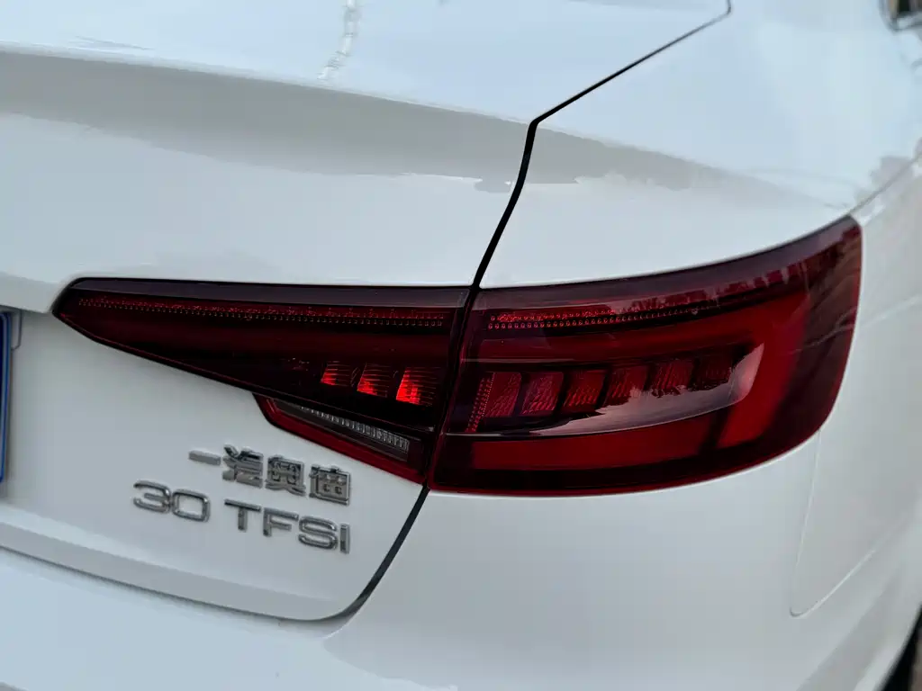 Audi A4L 2018 — фото 11
