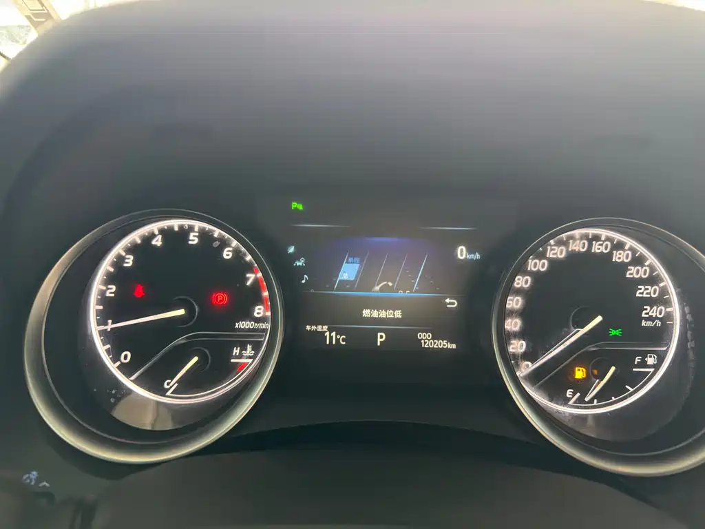 Toyota Camry 2019 — фото 13