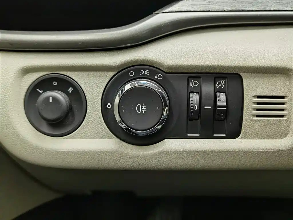 Buick Excelle 2015 — фото 21