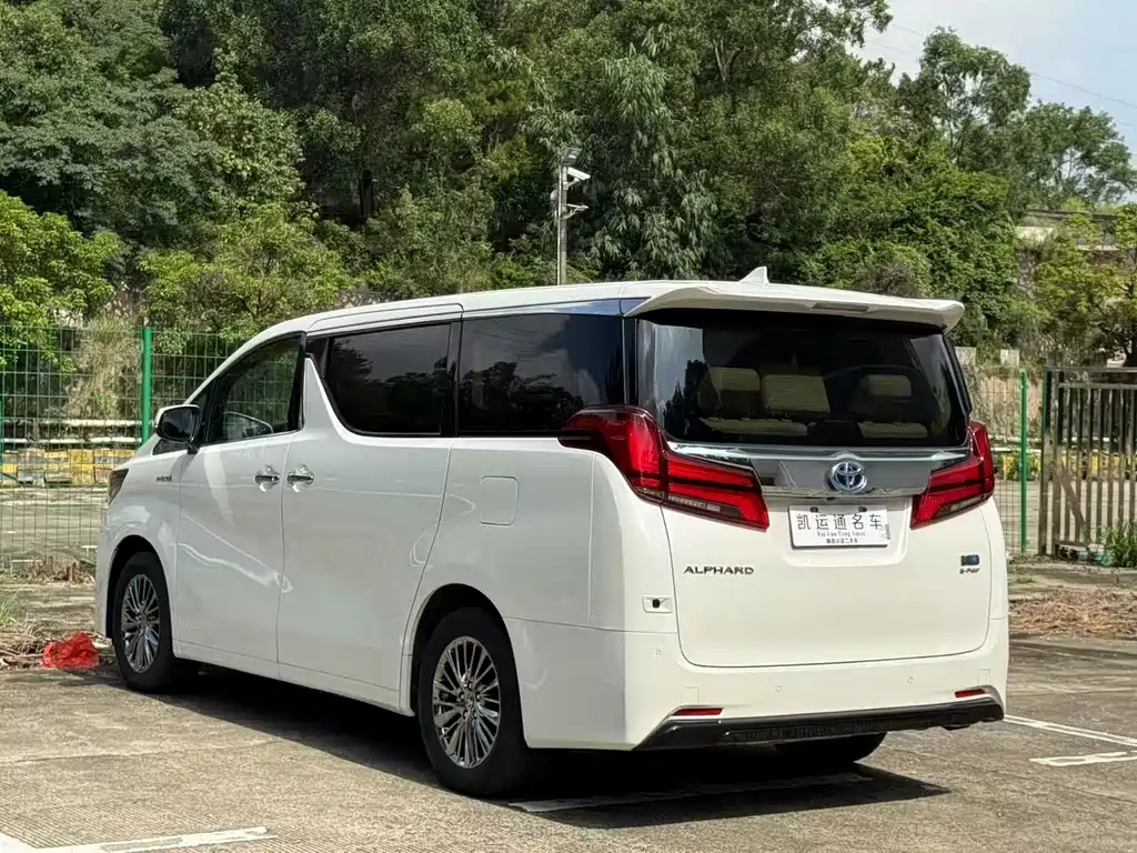 Toyota Alphard 2021 — фото 14